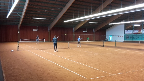 Hallen-Mixed-Turnier - Spielszene